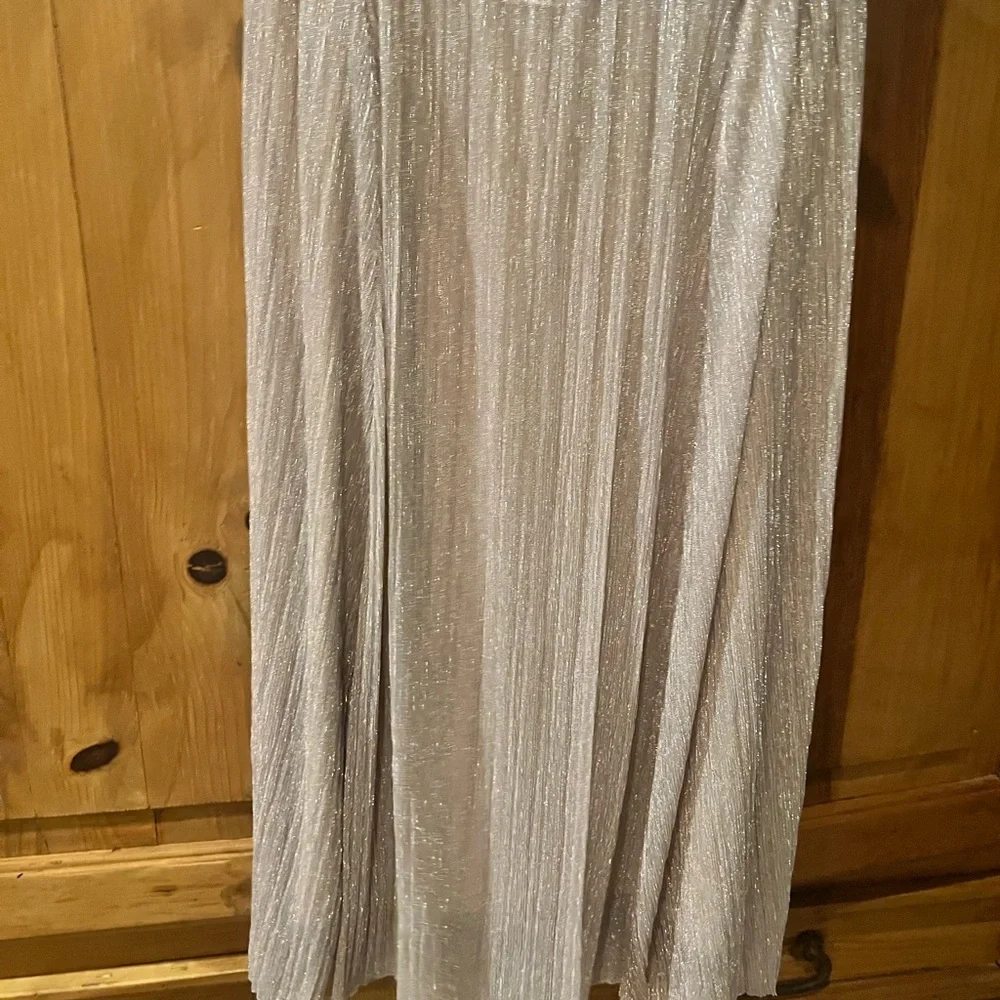 ANTHROPOLOGIE MAEVE METALLIC ROSE GOLD PLEATED ACCORDION MIDI - Size - Medium